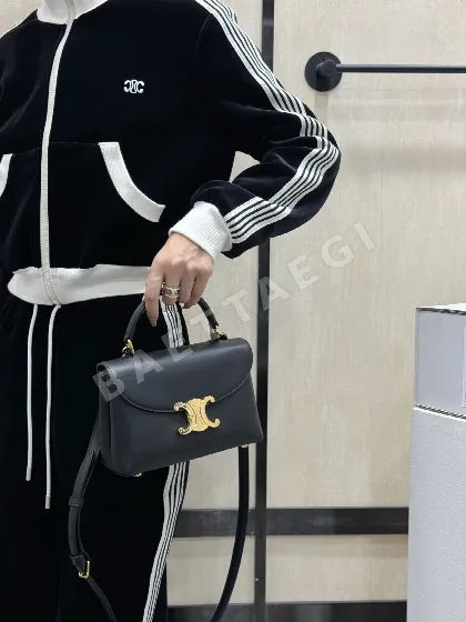셀린느 틴 니노 플레인 그레인 소가죽 가방 86396