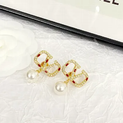 발렌티노 진주 V 로고 스터드 귀걸이 63566
