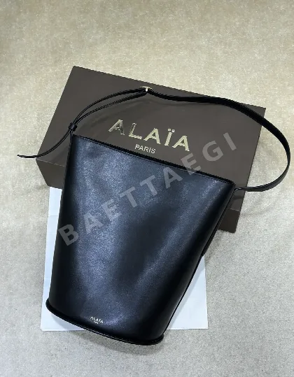 알라이아 힙 버킷백 154560