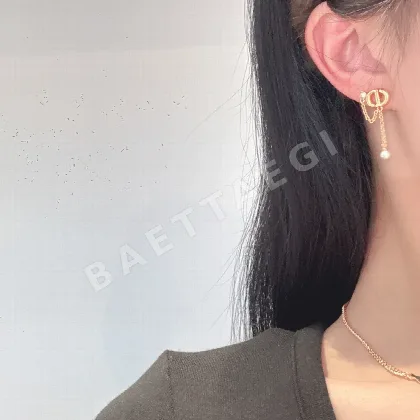 디올 황동 귀걸이 60385