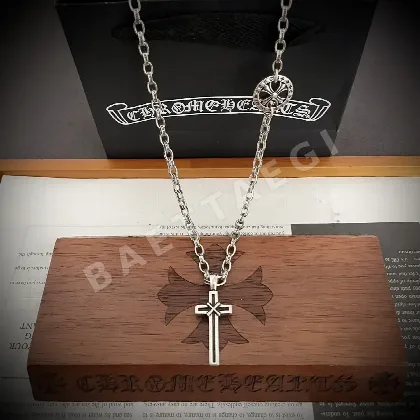 크롬하츠 클래식 엠보싱 라운드 크로스 목걸이 126833