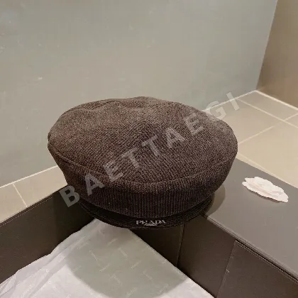 프라다 코듀로이 멀티 패널 베레모 84710