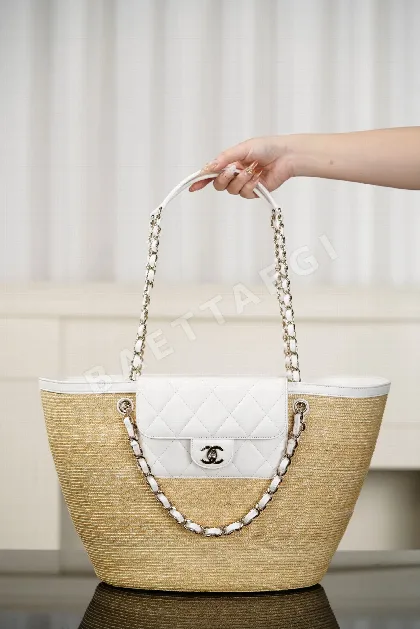 샤넬 라지 화이트 라피아 가방 26 C
