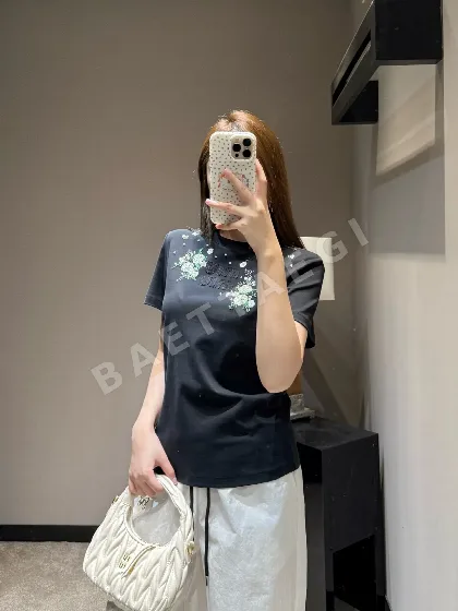 미우미우 비즈 자수 플라워 여성 반팔 티셔츠 70017