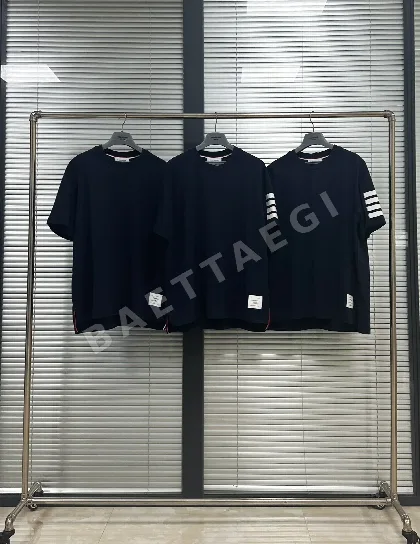 톰브라운 4바 스트라이프 유니섹스 반팔 티셔츠 50622