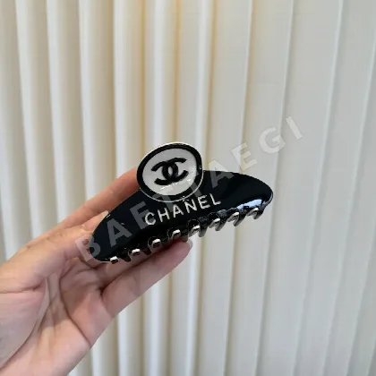 샤넬 헤어 클립 183358