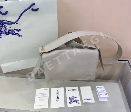 버버리 워 호스 로고 가방 40013