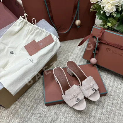 로로피아나 스웨이드 샌들 93945