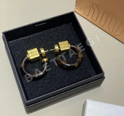미우미우 호피 무늬 골드 메탈 귀걸이 60999