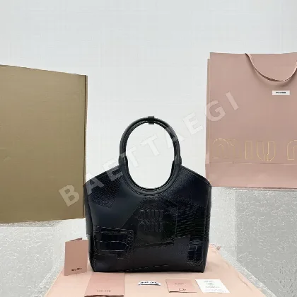 미우미우 블랙 패치워크 호보백 68214