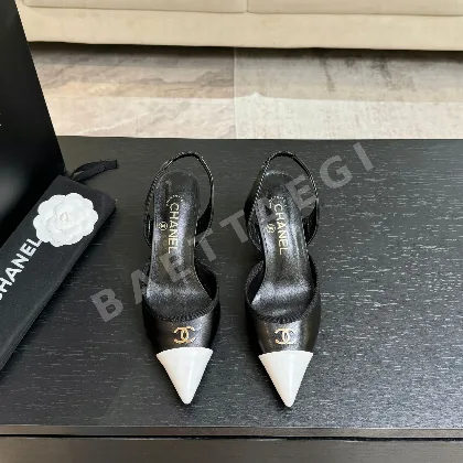 샤넬 더블 C 포인티드 팁 키튼 힐 오픈 백 샌들 98429