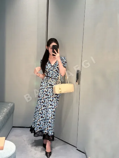 미우미우 뽕나무 실크 꽃무늬 V넥 반소매 원피스 52526