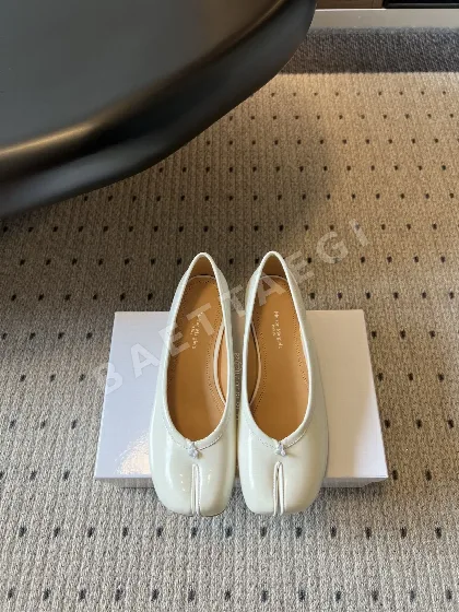 마르지엘라 스플릿토 로우힐 발레 슈즈 105358