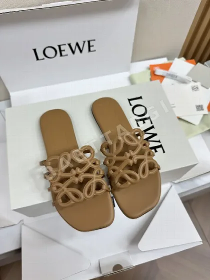 로에베 중공 수제 맞춤 슬리퍼 93413