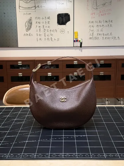 샤넬 크레센트 문 옥스 대형 가방 143478