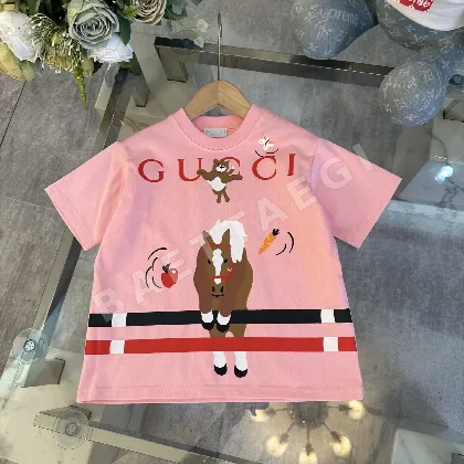 GUCCI* *Qi 2026 早春子供服 新作 半袖 新年プリント 発泡Tシャツ、オリジナル品質、230g ヘビーウェ