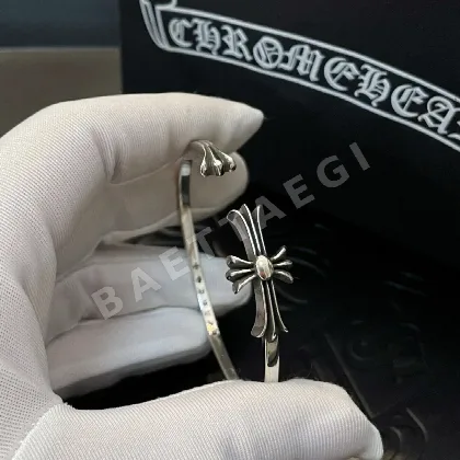 크롬하츠 레트로 크로스 패턴 오픈 팔찌 127641