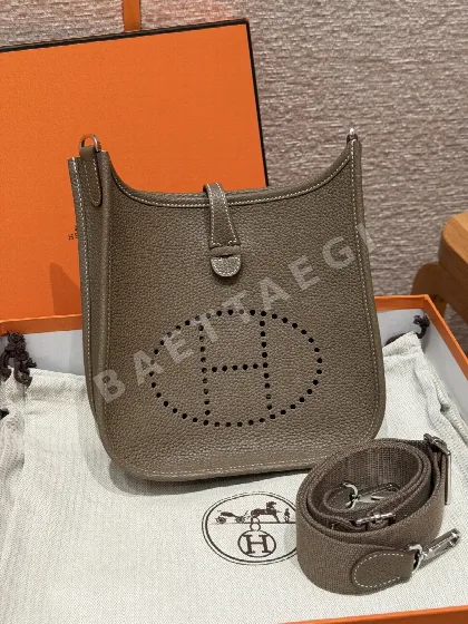 에르메스 에블린 23 cm 가죽 가방 144350