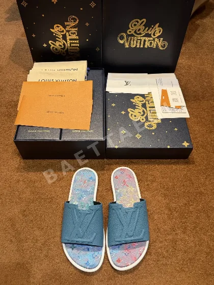 루이비통 모노그램 엠보싱 스웨이드 샌들 129056