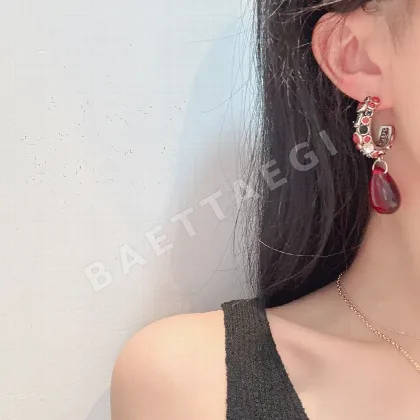 생로랑 더블 C 블랙 에나멜 크리스탈 스터드 귀걸이 65373