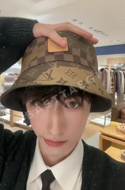 루이비통 양면 자수 레터 버킷 햇 118539