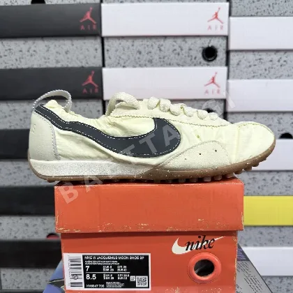 나이키 [GOD] HV8547-700 201598 Nike Moon Shoe SP Jacquemus Alabaster