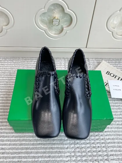 보테가베네타 핸드메이드 스퀘어 토 청키 힐 로퍼 41668