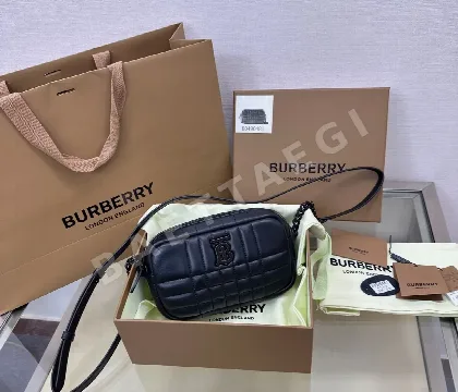 버버리 롤라 퀼팅 카메라백 39920