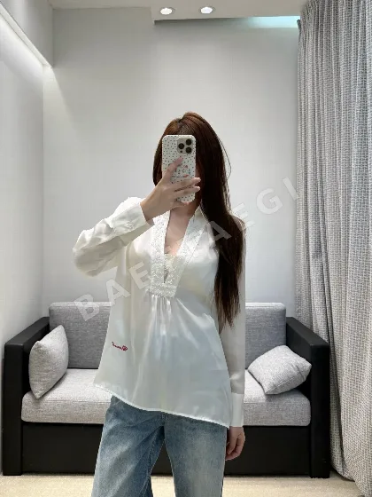 샤넬 새틴 레이스 V넥 여성 셔츠 103717
