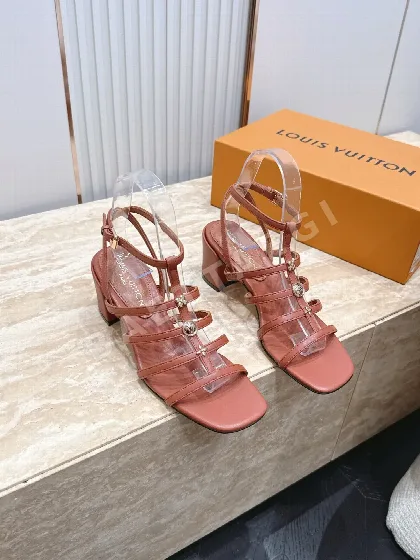 루이비통 메탈 버클 청키 힐 샌달 113522