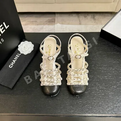 샤넬 26C 체인 장식 청키 힐 샌들 151674
