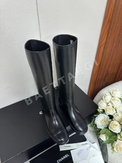 샤넬 클래식 더블 C 가죽 승마 부츠 93921