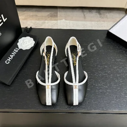 샤넬 더블 C 장식 오픈 토 샌들 98466