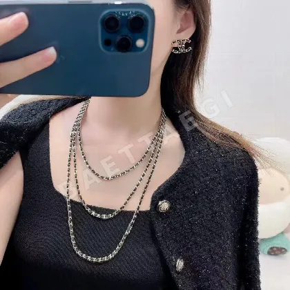 샤넬 블랙 골드 가죽 꼬임 귀걸이 66031