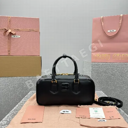 미우미우 소프트 패딩 볼링백 68459