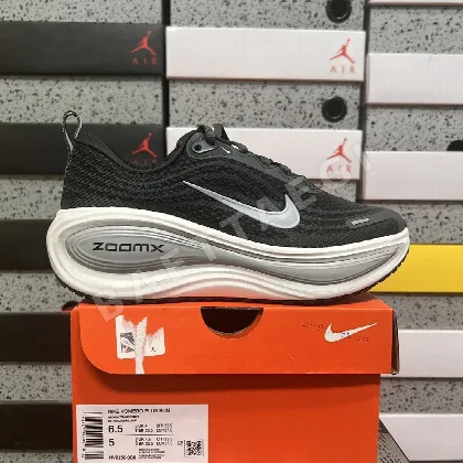 나이키 [XY] 보메로 플러스 HV8150-008 201267 Nike Vomero Plus Anthracite White Wolf Grey
