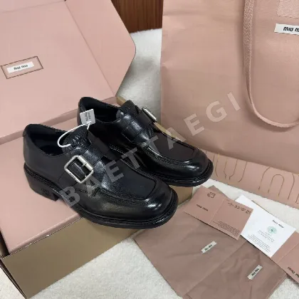 미우미우 버클 브로그 로퍼 93865