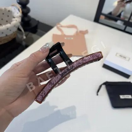 미우미우 클로 헤어 클립 183956