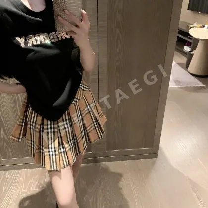 버버리 업리케 자수 라인스톤 남성 반팔 티셔츠 49286