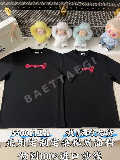 버버리 레드 로고 자수 남성 반팔 티셔츠 120041