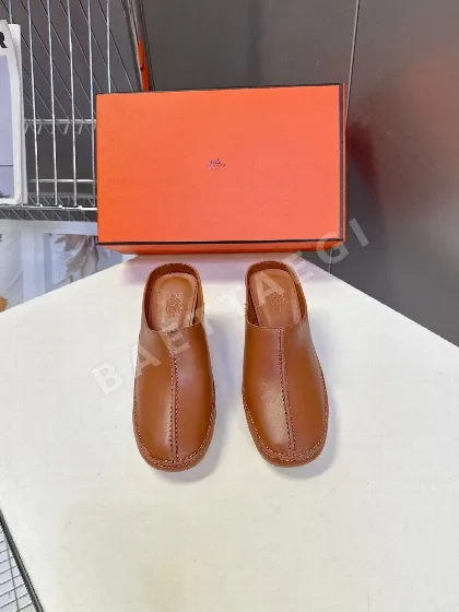 에르메스(Hermès)의 미스터리 70 뮬 146803
