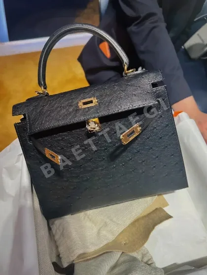 에르메스 블랙 KK 타조 깃털 골드 메탈 가방 198042