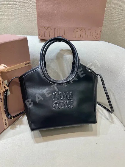 미우미우 IVY 모노그램 가죽 토트백 5BA288