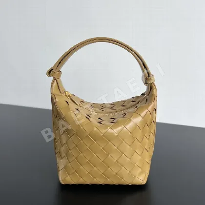 보테가베네타 인트레치아토 송아지가죽 숄더백 116614
