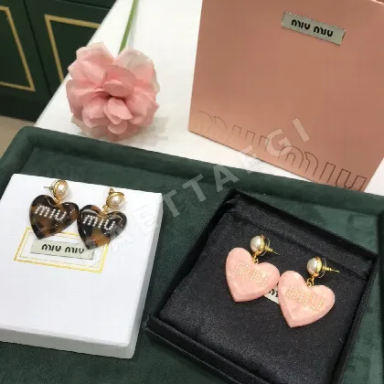 미우미우 진주 하트 아크릴 귀걸이 61234