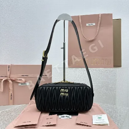 미우미우 램스킨 마트라쎄 볼링 백 68151