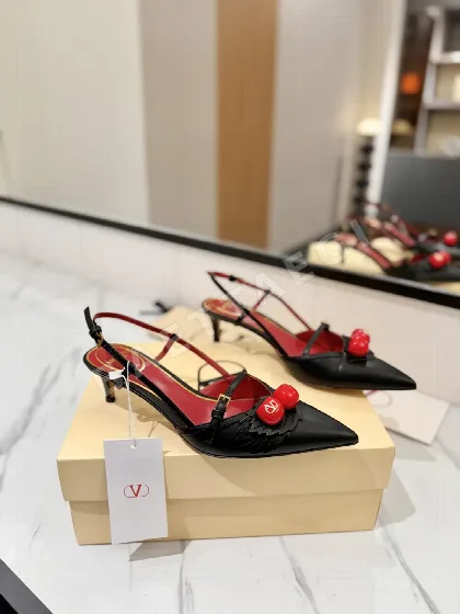 발렌티노 V 버클 브론즈 샌들 134662