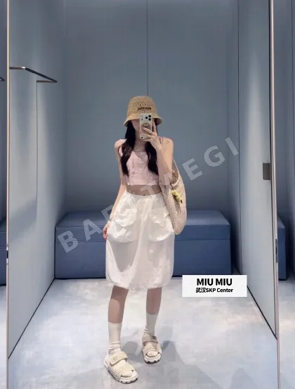 미우미우 핑크 프릴 스퀘어넥 베스트 127797