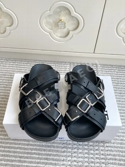 로에베 메탈 버클 가죽 샌들 134434