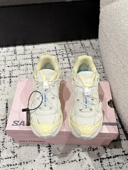 살로몬 신발 74833